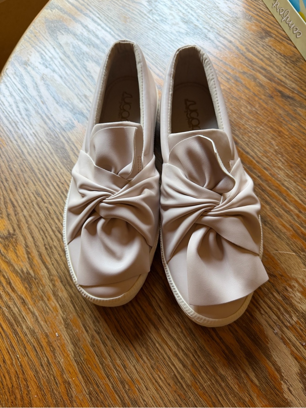 Sugar Knot-Detail Slip-On Flats in Light Beige